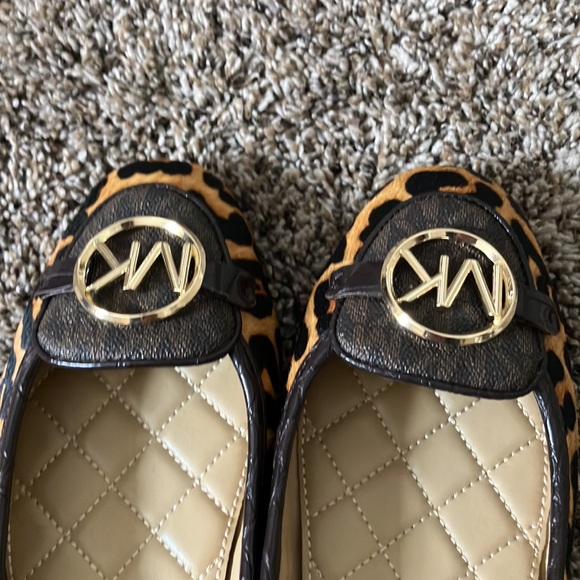 Ladies Michael kor flats - Picture 2 of 4
